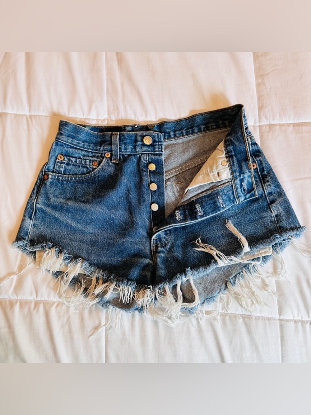 Vtg Levi’s 501 cut off shorts